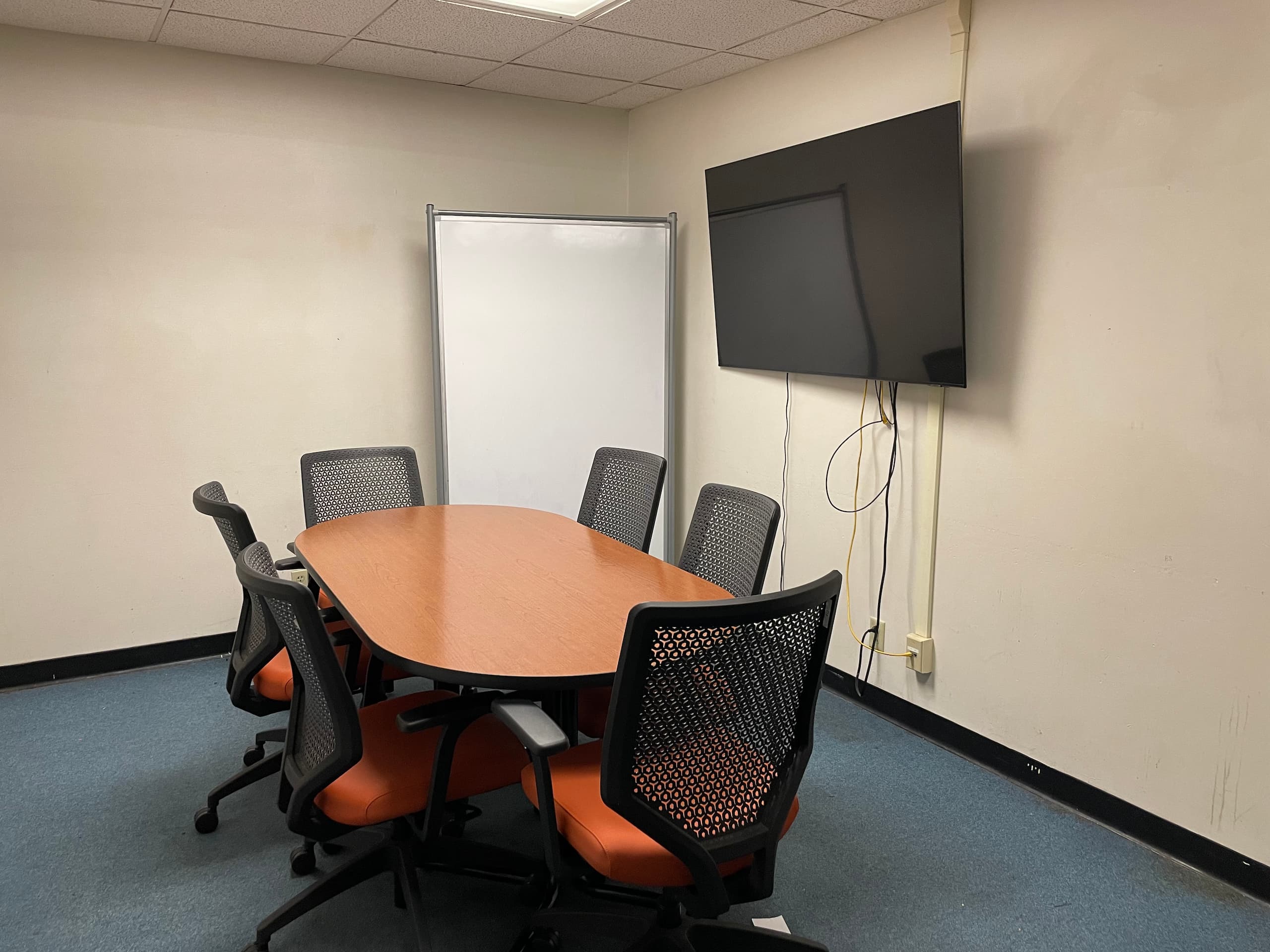 Study room with 6 chairs, display, and whiteboard